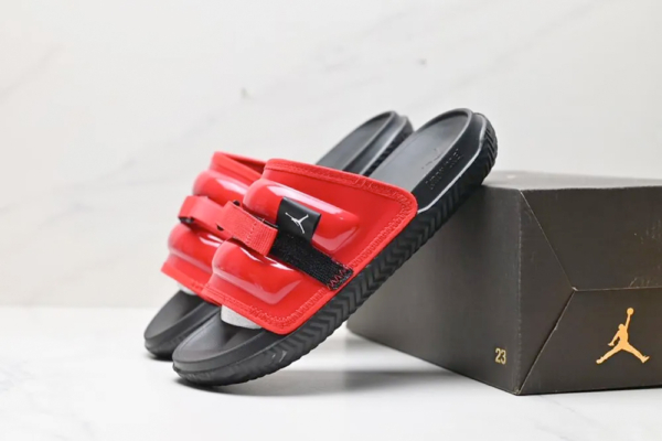 Красные шлепанцы Jordan купить в time2win.ru